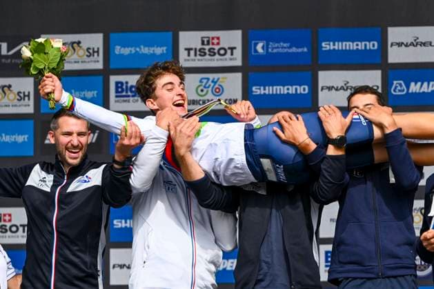 Bilder des Jahres 2024, Sport 09 September Sport Themen der Woche KW39 Sport Bilder des Tages UCI Road World Championships Zurich 23-09-24 Zurich, Switzerland - September 23 : Seixas Paul (FRA) celebrating his victory on the podium during the Men Junior Individual Time Trial of the UCI 2024 Road World Championships cycling race on September 23, 2024 in Zurich, Switzerland, 23-09-24 Zurich Switzerland  Copyright: xVincentxKalutx
