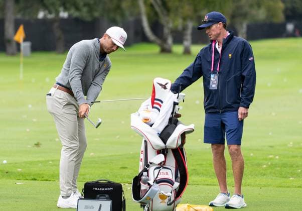 September 23, 2024, Montreal, Pq, CANADA: United States team member Sam Burns gets pointers from his caddy Travis Perkins during practice at the Presidents Cup golf tournament at the Royal Montreal Golf Club, Monday, Sept. 23, 2024 in Montreal. Canada News - September 23, 2024  - ZUMAc35_ 20240923_zaf_c35_025 Copyright: xChristinnexMuschix