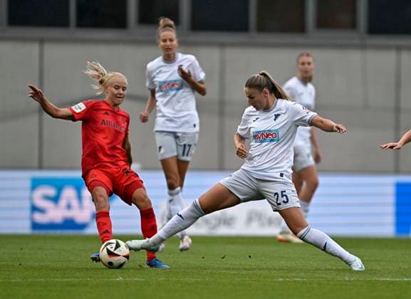 23 09 2024, Soccer Google Pixel Womens Bundesliga 2024 2025, Matchday 3, FC Bayern Munich TSG Hoffenheim, at FCB Campus Munich v l Pernille Harder FC Bayern vs Melissa Kössler TSG Hoffenheim