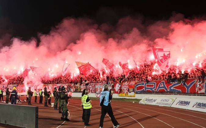 Fußball, Partizan Belgrad - Roter Stern Belgrad RECORD DATE NOT STATED 24.09.2024 Belgrade(Serbia) FK Partizan-FK Crvena Zvezda(Red Star) Mozzartbet Super Liga men s football Crvena Zvezda(Red Star) fans with torches :Str