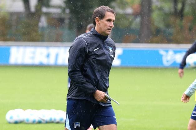 DEU, DFL, 2 FBL Hertha BSC, Training, 24 09 2024, Sportforum, Berlin, DEU, DFL, 2 FBL Hertha BSC, Training, im Bild Co Trainer Jaime Monroy Hertha BSC Berlin DFL regulations prohibit any use of Photographs as image sequences and or quasi video Foto Juergen Engler nordphoto GmbH nordphotoxGmbHx xEngler nph00076