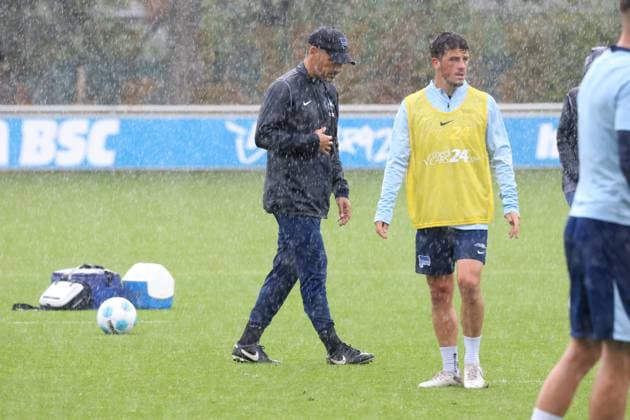 DEU, DFL, 2 FBL Hertha BSC, Training, 24 09 2024, Sportforum, Berlin, DEU, DFL, 2 FBL Hertha BSC, Training, im Bild Cheftrainer Cristian Fiel Hertha BSC Berlin , Diego Demme Hertha BSC Berlin 6 DFL regulations prohibit any use of Photographs as image sequences and or quasi video Foto Juergen Engler nordphoto GmbH nordphotoxGmbHx xEngler nph00076