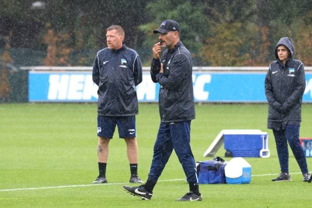 DEU, DFL, 2 FBL Hertha BSC, Training, 24 09 2024, Sportforum, Berlin, DEU, DFL, 2 FBL Hertha BSC, Training, im Bild Cheftrainer Cristian Fiel Hertha BSC Berlin , Andreas Zecke Neuendorf Hertha BSC DFL regulations prohibit any use of Photographs as image sequences and or quasi video Foto Juergen Engler nordphoto GmbH nordphotoxGmbHx xEngler nph00076