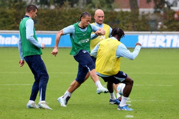 DEU, DFL, 2 FBL Hertha BSC, Training, 24 09 2024, Sportforum, Berlin, DEU, DFL, 2 FBL Hertha BSC, Training, im Bild Derry Scherhant Hertha BSC Berlin 39 , Toni Leistner Hertha BSC Berlin 37 , Deyovaisio Zeefuik Hertha BSC Berlin 42 , Smail Prevljak Hertha BSC Berlin 9 DFL regulations prohibit any use of Photographs as image sequences and or quasi video Foto Juergen Engler nordphoto GmbH nordphotoxGmbHx xEngler nph00076