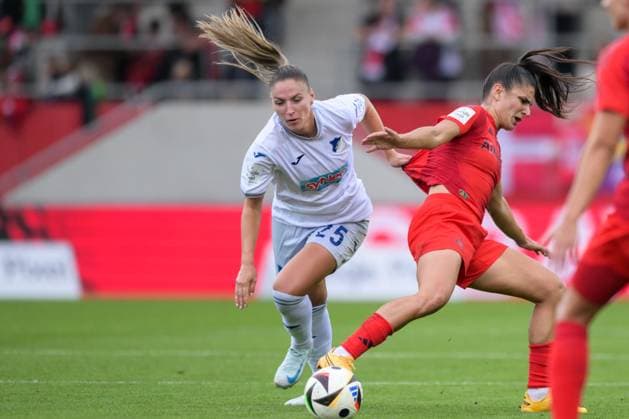 Soccer, Google Pixel Womens Bundesliga, 20240923, FC Bayern Munich TSG Hoffenheim In the picture from l Melissa KÖSSLER TSG Hoffenheim, 25 , Jovana DAMNJANOVIC FC Bayern Munich Women, 9 duel ball foul play foul Munich FC Bayern Campus Bayern Germany Copyright: Passion2Press MarkusxFischerx