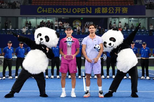 CHENGDU, CHINA - SEPTEMBER 24: Champion Jerry Shang Juncheng (L) of China and runner-up Lorenzo Musetti of Italy celebrate after the Men s Singles Final match on day 7 of 2024 Chengdu Open at Sichuan International Tennis Center on September 24, 2024 in Chengdu, Sichuan Province of China.  Copyright: xWuxZhizhaox 111519895129
