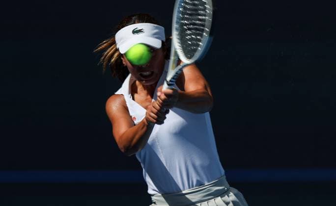 (240925) -- BEIJING, Sept. 25, 2024 -- Hontama Mai of Japan hits a return during the women s singles first round mtach against Wang Xinyu of China at the 2024 China Open tennis tournament in Beijing, capital of China, Sept. 25, 2024. ) (SP)CHINA-BEIJING-TENNIS-CHINA OPEN-WOMEN S SINGLES (CN) BaixXuefei 
