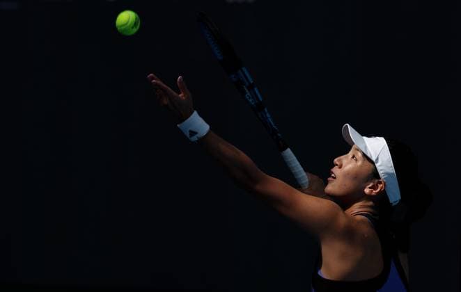 Sport Themen der Woche KW39 (240925) -- BEIJING, Sept. 25, 2024 -- Wang Xinyu of China serves during the women s singles first round mtach against Hontama Mai of Japan at the 2024 China Open tennis tournament in Beijing, capital of China, Sept. 25, 2024. ) (SP)CHINA-BEIJING-TENNIS-CHINA OPEN-WOMEN S SINGLES (CN) BaixXuefei 