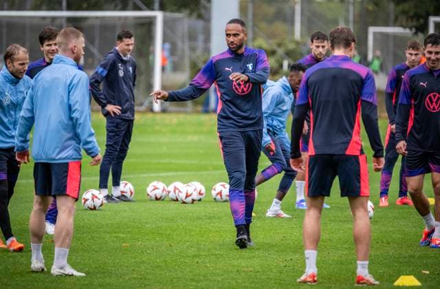 MALMÖ 2024 09 25 Isaac Kiese Thelin in the rain on Hybria at Wednesdays training with MFF before the Europa League match against Rangers CITY SWEDEN x50090x  Copyright: xJohanxNilsson TTx MFF TRÄNING OCH PK INFÖR EUROPA LEAGUE MÖTET MOT RANGERS