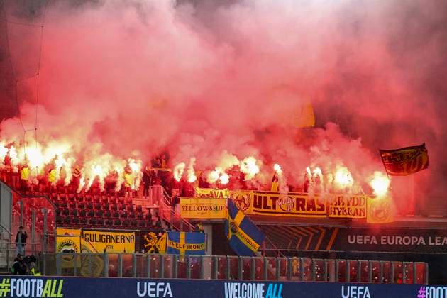 ALKMAAR - 25-09-2024, AFAS Stadium. UEFA Europa League, season 2024 2025 during the match AZ - Elfsborg. Fans in the stadium with torches. AZ - Elfsborg  x26338422x Copyright: