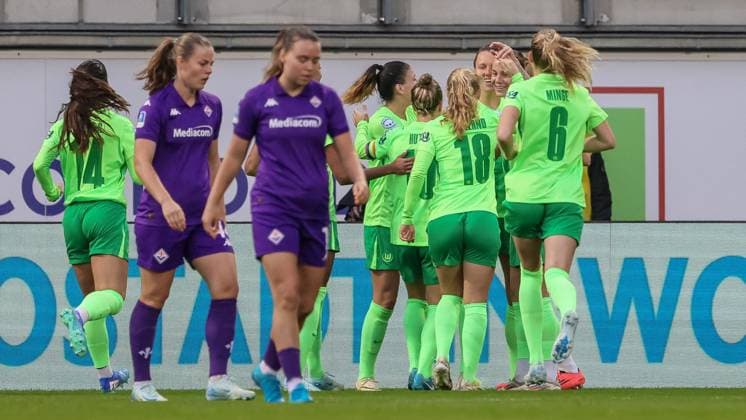 v li VfL Wolfsburg players with goal celebration, cheering, jubilant, optimistic, game scene, highlight, joy about the goal to 1 0, 25 09 2024, Wolfsburg Germany , Football, UEFA Womens Champions League, VfL Wolfsburg AC Florence xobx