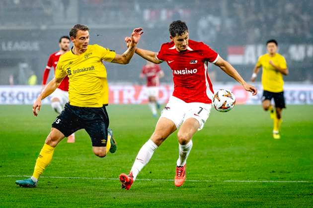 IF Elfsborg midfielder Simon Hedlund, AZ Alkmaar forwarder Ruben van Bommel, during the match AZ Elfsborg at the AZ Stadium for the UEFA Europa League League phase Matchday 1 season 2024 2025 in ALKMAAR, Netherlands on 25 september 2024, photo by Marcel van Dorst EYE4images DeFodi Images Defodi 746 190454 Defodi-746