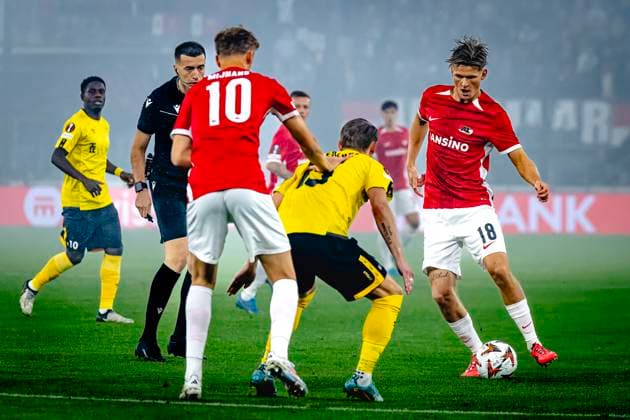 AZ Alkmaar defender David Moller Wolfe, during the match AZ Elfsborg at the AZ Stadium for the UEFA Europa League League phase Matchday 1 season 2024 2025 in ALKMAAR, Netherlands on 25 september 2024, photo by Marcel van Dorst EYE4images DeFodi Images Defodi 746 190448 Defodi-746