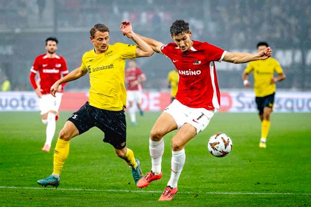 IF Elfsborg midfielder Simon Hedlund, AZ Alkmaar forwarder Ruben van Bommel, during the match AZ Elfsborg at the AZ Stadium for the UEFA Europa League League phase Matchday 1 season 2024 2025 in ALKMAAR, Netherlands on 25 september 2024, photo by Marcel van Dorst EYE4images DeFodi Images Defodi 746 190453 Defodi-746