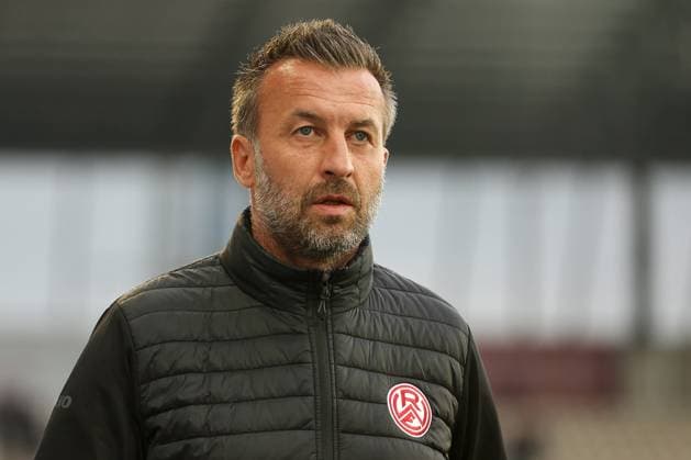25 09 2024, Essen, Football, Rot Weiss Essen Borussia Dortmund II U23 , bwin 3 Liga Herren, Stadion an der Hafenstraße, 7 Spieltag Saison 2024 2025 Trainer Christoph Dabrowski Head Coach RWE DFB regulations prohibit any use of photographs as image sequences and or quasi video Nordrhein Westfalen Germany