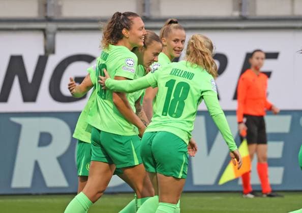 Women UWCL VfL Wolfsburg vs AC Florence Wolfsburg, 25 09 2024, Football, Women, Season 24 25, Women s Champions League, Qualification, 2 Round, Second leg, VfL Wolfsburg vs ACF Fiorentina, Picture shows jubilation over the goal to 1 0 for VfL by Fenna Kalma VfL, 19 Wolfsburg