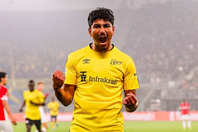 240925 Ahmed Qasem of Elfsborg celebrates after 1 0 during the UEFA Europa League between AZ Alkmaar and Elfsborg on September 25, 2024 in Alkmaar Photo Sonny Lensen BILDBYRAN XZ0189 fotboll football soccer fotball uefa europa league az alkmaar elfsborg bbeng  Copyright: SONNYxLENSEN BB240925BB380