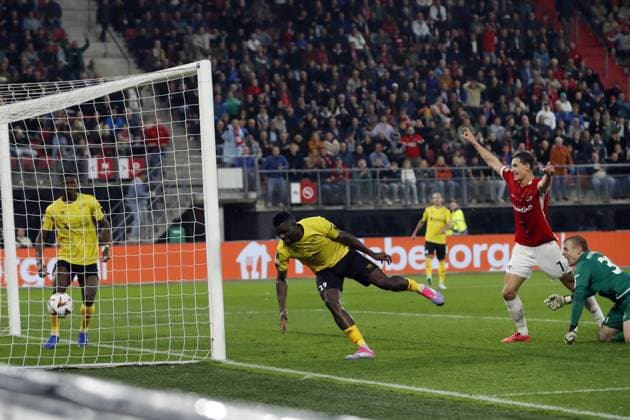 ALKMAAR - Ruben van Bommel of AZ Alkmaar (R) scores the 1-1 during the UEFA Europa League match between AZ Alkmaar and IF Elfsborg at AFAS stadium on Sept. 25, 2024 in Alkmaar, Netherlands. ANP BART STOUTJESDIJK UEFA Europa League 2024 25 League Phase MD1 2024 25 xVIxANPxSportx xxANPxIVx 509361794 originalFilename: 509361794.jpg