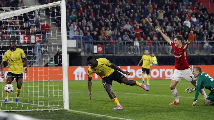 ALKMAAR - Ruben van Bommel of AZ Alkmaar (R) scores the 1-1 during the UEFA Europa League match between AZ Alkmaar and IF Elfsborg at AFAS stadium on Sept. 25, 2024 in Alkmaar, Netherlands. ANP BART STOUTJESDIJK UEFA Europa League 2024 25 League Phase MD1 2024 25 xVIxANPxSportx xxANPxIVx 509361837 originalFilename: 509361837.jpg