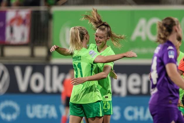 from left Rebecka Blomqvist VfL Wolfsburg, 21 and scorer Vivien Endemann VfL Wolfsburg, 25 with goal celebration, jubilation, cheering, optimistic, match scene, highlight, joy about the goal for 3 0, 25 09 2024, Wolfsburg Germany , Football, UEFA Womens Champions League, VfL Wolfsburg AC Florence xobx