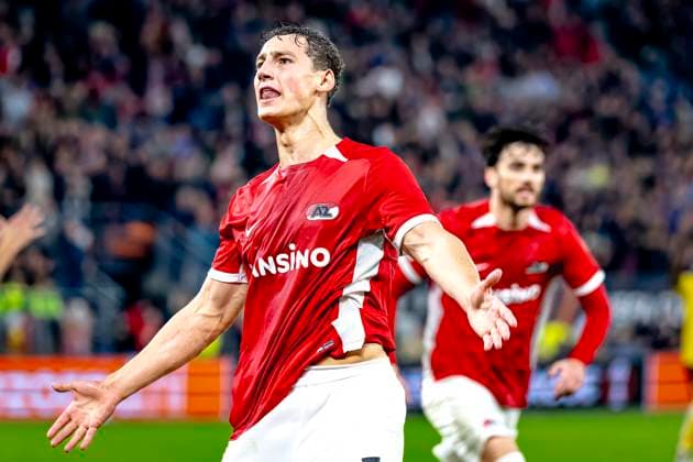 AZ Alkmaar forwarder Ruben van Bommel scores the 1 1 and celebrating the goal, during the match AZ Elfsborg at the AZ Stadium for the UEFA Europa League League phase Matchday 1 season 2024 2025 in ALKMAAR, Netherlands on 25 september 2024, photo by Marcel van Dorst EYE4images DeFodi Images Defodi 746 190497 Defodi-746