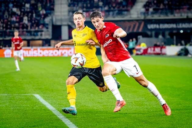IF Elfsborg midfielder Simon Hedlund, AZ Alkmaar forwarder Ruben van Bommel, during the match AZ Elfsborg at the AZ Stadium for the UEFA Europa League League phase Matchday 1 season 2024 2025 in ALKMAAR, Netherlands on 25 september 2024, photo by Marcel van Dorst EYE4images DeFodi Images Defodi 746 190505 Defodi-746