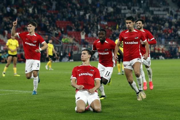 ALKMAAR - Ruben van Bommel of AZ Alkmaar celebrates 2-1 during the UEFA Europa League match between AZ Alkmaar and IF Elfsborg at AFAS stadium on Sept. 25, 2024 in Alkmaar, Netherlands. ANP BART STOUTJESDIJK UEFA Europa League 2024 25 League Phase MD1 2024 25 xVIxANPxSportx xxANPxIVx 509363041 originalFilename: 509363041.jpg