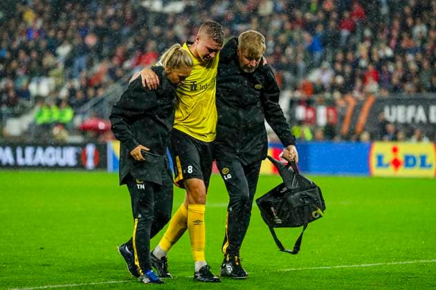 ALKMAAR 25 09 2024, AFAS Stadium UEFA Europa League, season 2024 2025 during the match AZ Elfsborg Elfsborg player Arber Zeneli injury fotboll football soccer fotball uefa europa league az alkmaar elfsborg bbeng  Copyright: SONNYxLENSEN BB240925BB418