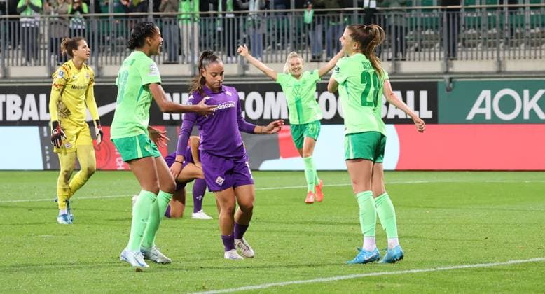 Women UWCL VfL Wolfsburg vs AC Florence Wolfsburg, 25 09 2024, Football, Women, Season 24 25, Women s Champions League, Qualification, 2 Round, Second leg, VfL Wolfsburg vs ACF Fiorentina, Picture shows jubilation over the goal to 5 0 for VfL by Tabea Sellner VfL, 28 Wolfsburg