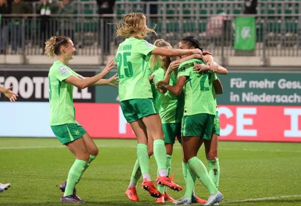 Women UWCL VfL Wolfsburg vs AC Florence Wolfsburg, 25 09 2024, Football, Women, Season 24 25, Women s Champions League, Qualification, 2 Round, Second leg, VfL Wolfsburg vs ACF Fiorentina, Picture shows jubilation over the goal to 5 0 for VfL by Tabea Sellner VfL, 28 Wolfsburg