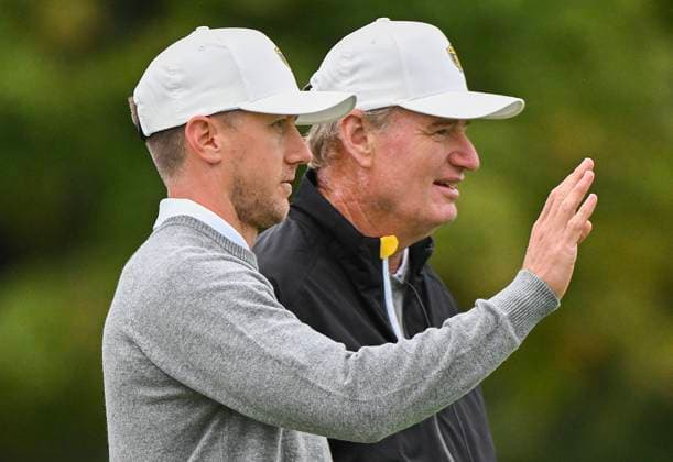 September 25, 2024, Montreal, Pq, Canada: International team member Mackenzie Hughes of Canada, left, talks with assistant captain Ernie Els of South Africa during a practice round at the Presidents Cup at Royal Montreal Golf Club in Montreal, Wednesday, Sept. 25, 2024. Canada News - September 25, 2024  - ZUMAc35_ 20240925_zaf_c35_041 Copyright: xGrahamxHughesx
