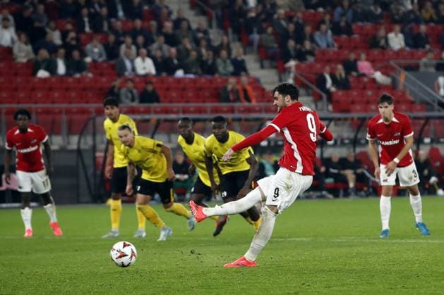 ALKMAAR - Troy Parrott of AZ scores the 3-2 during the UEFA Europa League match between AZ Alkmaar and IF Elfsborg at AFAS stadium on Sept. 25, 2024 in Alkmaar, Netherlands. ANP BART STOUTJESDIJK UEFA Europa League 2024 25 League Phase MD1 2024 25 xVIxANPxSportx xxANPxIVx 509365055 originalFilename: 509365055.jpg