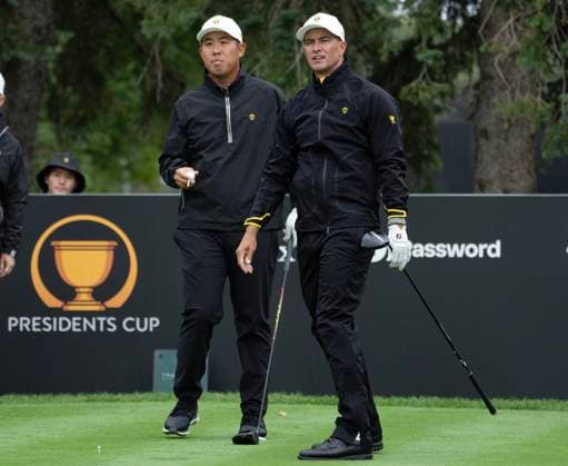 September 25, 2024, Montreal, Pq, Canada: International team members Byeong Hun An of South Korea, left, and Adam Scott of Australia, tee off during practice at the Presidents Cup golf tournament at the Royal Montreal Golf Club, Wednesday, Sept. 25, 2024 in Montreal. Canada News - September 25, 2024  - ZUMAc35_ 20240925_zaf_c35_046 Copyright: xRyanxRemiorzx