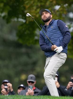 September 25, 2024, Montreal, Pq, CANADA: United States team member Scottie Scheffler watches his shot on the 11th hole during practice at the Presidents Cup golf tournament at the Royal Montreal Golf Club, Wednesday, Sept. 25, 2024 in Montreal. Canada News - September 25, 2024  - ZUMAc35_ 20240925_zaf_c35_049 Copyright: xChristinnexMuschix