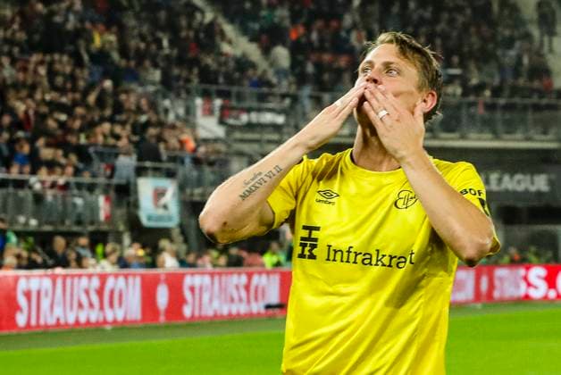 ALKMAAR 25 09 2024, AFAS Stadium UEFA Europa League, season 2024 2025 during the match AZ Elfsborg Elfsborg player Simon Hedlund celebrating the goal fotboll football soccer fotball uefa europa league az alkmaar elfsborg bbeng  Copyright: VINCENTxDExVRIES BB240925BB479
