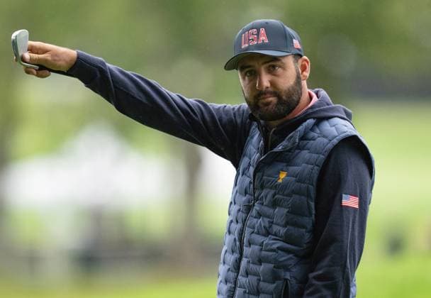 September 25, 2024, Montreal, Pq, CANADA: United States team member Scottie Scheffler prepares to hit out of the rough on the 11th hole during practice at the Presidents Cup golf tournament at the Royal Montreal Golf Club, Wednesday, Sept. 25, 2024 in Montreal. Canada News - September 25, 2024  - ZUMAc35_ 20240925_zaf_c35_053 Copyright: xChristinnexMuschix