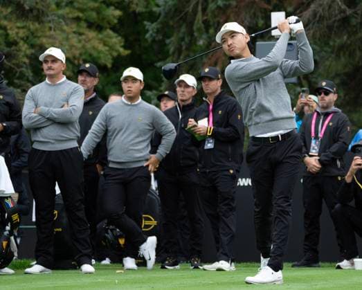 September 25, 2024, Montreal, Pq, Canada: International team player Min Woo Lee, from Australia, tees off as teammates Christiaan Bezuidenhout of South Africa, left, Tom Kim of South Korea, second left, and captain Mike Weir, third left, look on during practice at the Presidents Cup golf tournament at Royal Montreal Wednesday, September 25, 2024 in Montreal. Canada News - September 25, 2024  - ZUMAc35_ 20240925_zaf_c35_054 Copyright: xRyanxRemiorzx