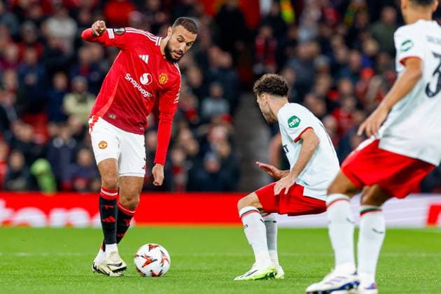 Noussair Mazraoui of Manchester United, ManU dribbles with the ball , UEFA Europa League 2024 25 League Phase MD1, Manchester United v FC Twente, Old Trafford, September 25, 2024, Manchester, England.
