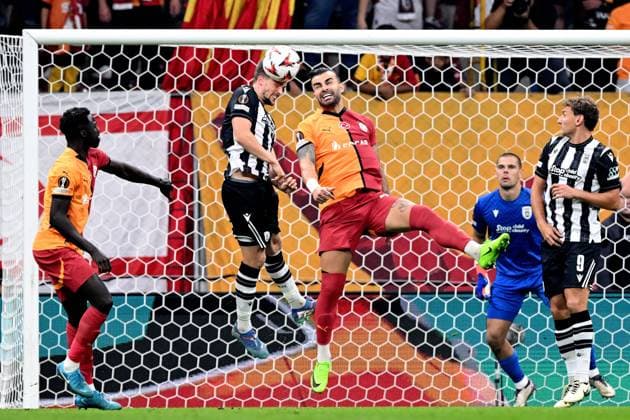ISTANBUL - (l-r) Tomasz Kedziora of PAOK Saloniki, Abdulkerim Bardakci of Galatasaray SK during the UEFA Europa League match between Galatasaray SK and PAOK FC at the Ali Sami Yen Spor Kompleksi stadium on Sept. 25, 2024 in Istanbul, Turkey. ANP Hollandse Hoogte UEFA Europa League 2024 25 League Phase MD1 2024 25 xVIxANPxSportx xGerritxvanxKeulenxIVx 509367845 originalFilename: 509367845.jpg