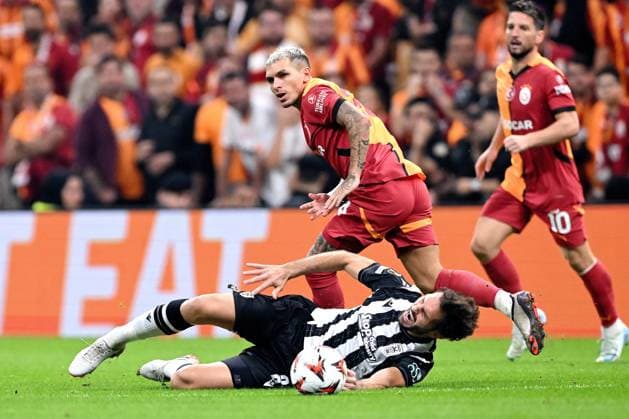 ISTANBUL - (l-r) Lucas Torreira of Galatasaray SK, Magomed Ozdoev of PAOK Saloniki during the UEFA Europa League match between Galatasaray SK and PAOK FC at the Ali Sami Yen Spor Kompleksi stadium on Sept. 25, 2024 in Istanbul, Turkey. ANP Hollandse Hoogte UEFA Europa League 2024 25 League Phase MD1 2024 25 xVIxANPxSportx xGerritxvanxKeulenxIVx 509368210 originalFilename: 509368210.jpg