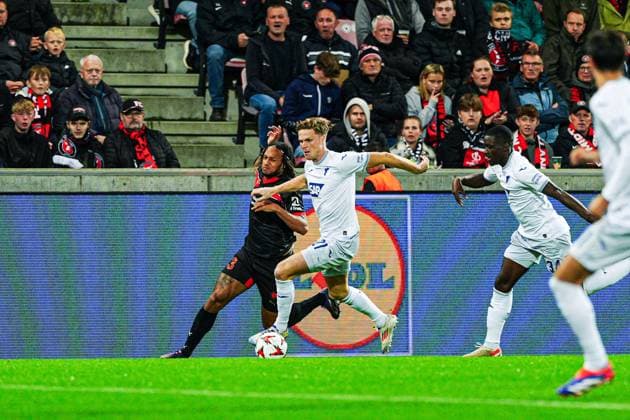 Kevin Mbabu FC Midtjylland, 43 , Marius Buelter TSG 1899 Hoffenheim, 21 DEN, FC Midtjylland vs TSG 1899 Hoffenheim, Football, UEFA Europa League, Matchday 1, Season 2024 25, 25 09 2024 DEN, FC Midtjylland vs TSG 1899 Hoffenheim, Football, UEFA Europa League, Matchday 1, Season 2024 25, 25 09 2024 Herning Copyright: xEibner-Pressefoto MarcelxvonxFehrnx EP_MFN