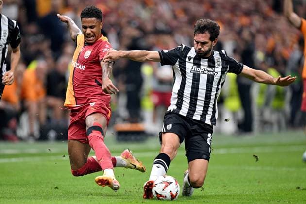 ISTANBUL - (l-r) Ismail Jakobs of Galatasaray SK, Magomed Ozdoev of PAOK Saloniki during the UEFA Europa League match between Galatasaray SK and PAOK FC at the Ali Sami Yen Spor Kompleksi stadium on Sept. 25, 2024 in Istanbul, Turkey. ANP Hollandse Hoogte UEFA Europa League 2024 25 League Phase MD1 2024 25 xVIxANPxSportx xGerritxvanxKeulenxIVx 509368625 originalFilename: 509368625.jpg