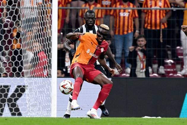 ISTANBUL - (l-r) Omar Colley of PAOK Saloniki, Victor Osimhen of Galatasaray SK during the UEFA Europa League match between Galatasaray SK and PAOK FC at the Ali Sami Yen Spor Kompleksi stadium on Sept. 25, 2024 in Istanbul, Turkey. ANP Hollandse Hoogte UEFA Europa League 2024 25 League Phase MD1 2024 25 xVIxANPxSportx xGerritxvanxKeulenxIVx 509369337 originalFilename: 509369337.jpg