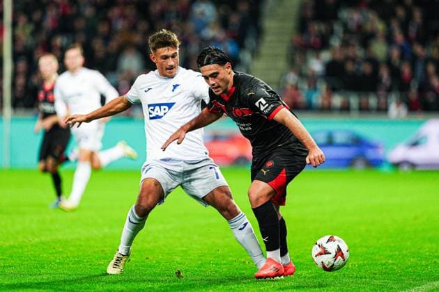 Tom Bischof TSG 1899 Hoffenheim, 07 , Aral Simsir FC Midtjylland, 58 DEN, FC Midtjylland vs TSG 1899 Hoffenheim, Football, UEFA Europa League, Matchday 1, Season 2024 25, 25 09 2024 DEN, FC Midtjylland vs TSG 1899 Hoffenheim, Football, UEFA Europa League, Matchday 1, Season 2024 25, 25 09 2024 Herning Copyright: xEibner-Pressefoto MarcelxvonxFehrnx EP_MFN
