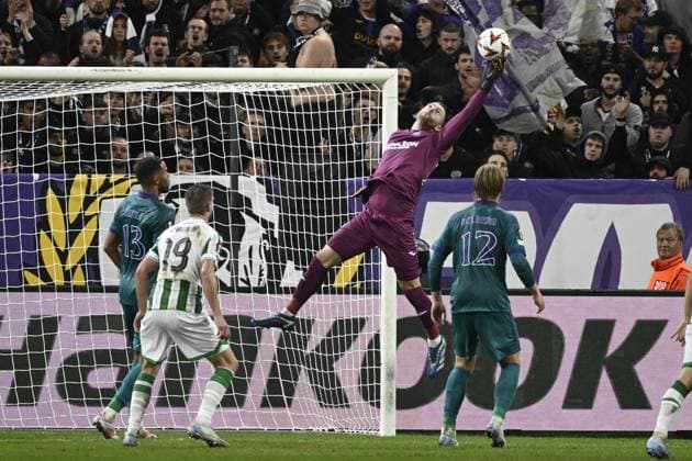 RSC Anderlecht v Ferencvaros - UEFA Europa League ANDERLECHT, BELGIUM - SEPTEMBER 25 : Coosemans Colin goalkeeper of RSC Anderlecht in action pictured during the UEFA Europa League match, League phase - Matchday 1, between RSC Anderlecht and Ferencvaros on September 25, 2024 in Anderlecht, Belgium, 25-09-24 Anderlecht Belgium  Copyright: xPeterxDexVoechtx