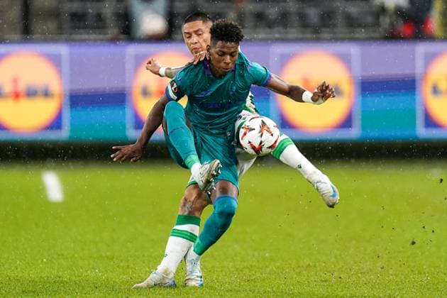 2024-09-25 RSC Anderlecht v Ferencvaros - UEFA Europa League 2024 25 League Phase MD1 BRUSSELS, BELGIUM - SEPTEMBER 25: Nilson Angulo of RSC Anderlecht, Cristian Ramirez of Ferencvarosi TC battle for the ball during the UEFA Europa League 2024 25 League Phase MD1 match between RSC Anderlecht and Ferencvaros at RSC Anderlecht Stadium on September 25, 2024 in Brussels, Belgium. Brussels RSC Anderlecht Stadium Belgium Content not available for redistribution in The Netherlands directly or indirectly through any third parties. Copyright: xJorisxVerwijstx