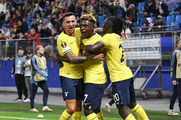 UEFA Europa League, Dynamo Kiev vs S S Lazio Rome 25 09 2024, Volksparkstadion, Hamburg, UEFA Europa League, Dynamo Kiev vs S S Lazio Rome in the picture Fisayo Dele Bshiru Lazio 07 scores the goal to make it 2 0 for Lazio and cheers with the team nordphotoxGmbH xWitke nph00002