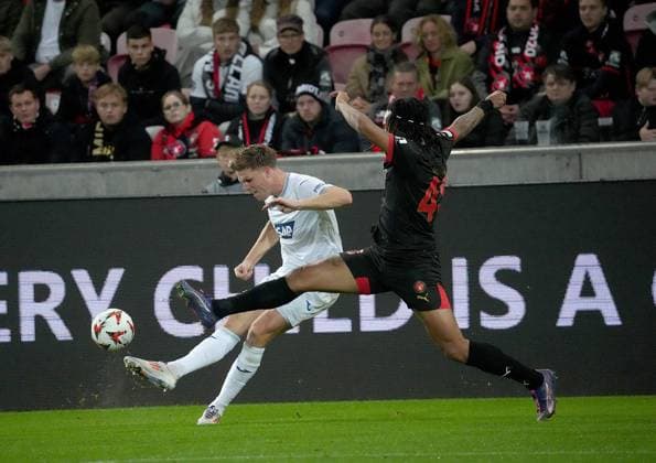 Europa League, FC Midtjylland vs TSG 1899 Hoffenheim 25 09 2024, MCH Arena, Herning, Europa League, FC Midtjylland vs TSG 1899 Hoffenheim , pictured Marius Bülter Hoffenheim , Kevin Mbabu Midtjylland Herning MCH Arena Denmark ,EDITORIAL USE ONLY