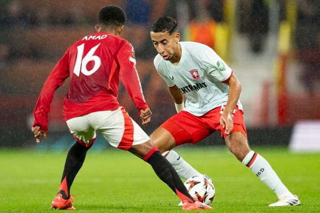 Old Trafford MANCHESTER, ENGLAND - SEPTEMBER 25: Anass Salah-Eddine of Twente (R) plays against Amad Diallo of Manchester Utd. (L) during the UEFA Europa League 2024 25 League Phase MD 1 match between Manchester United, ManU v FC Twente at Old Trafford on September 25, 2024 in Manchester, England. (Photo by Richard Callis SPP) (Richard Callis SPP) Copyright: xRichardxCallis SPPx spp-en-RiCa-RC4_RIC_ManchesterUtd_Twente_25Sep2024_EN048