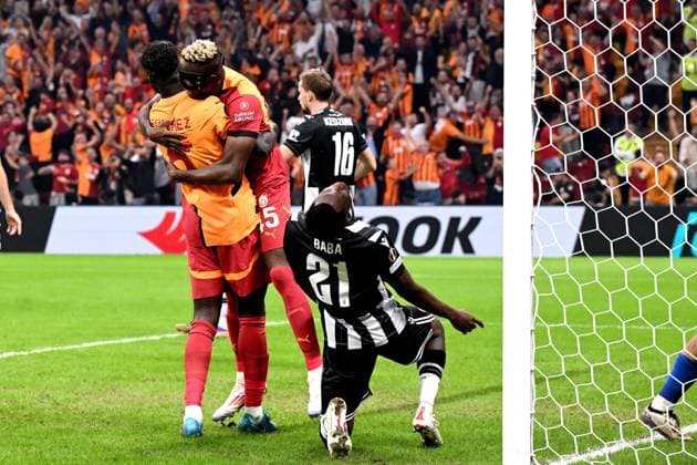Sport Bilder des Tages ISTANBUL - Galatasaray SK players celebrate the 1-0 during the UEFA Europa League match between Galatasaray SK and PAOK FC at the Ali Sami Yen Spor Kompleksi stadium on Sept. 25, 2024 in Istanbul, Turkey. ANP Hollandse Hoogte UEFA Europa League 2024 25 League Phase MD1 2024 25 xVIxANPxSportx xGerritxvanxKeulenxIVx 509372287 originalFilename: 509372287.jpg